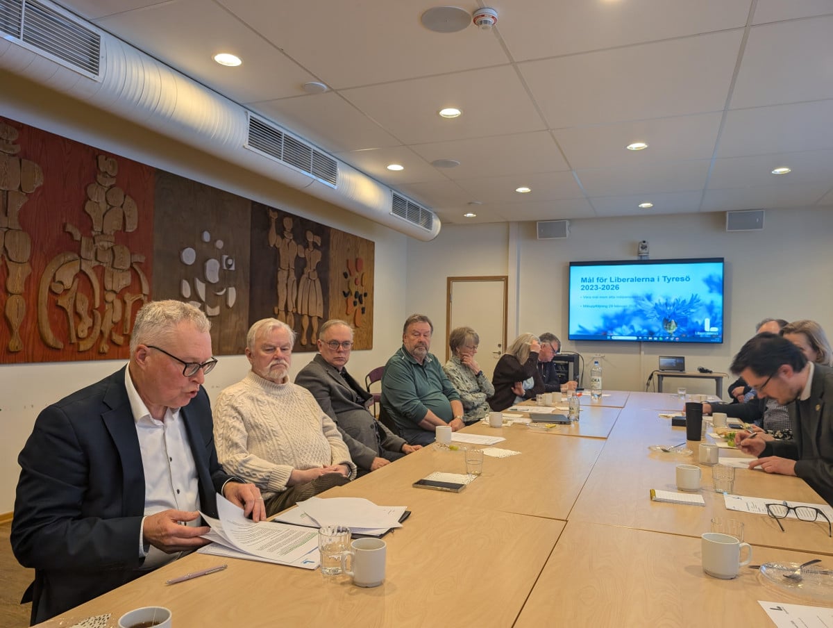 Ordförande Heinz Sjögren öppnar mötet