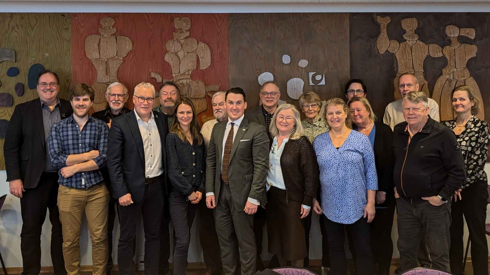 Deltagarna på årsmöte Liberalerna Tyresö 2026 med inbjudna gäster Nicole Forslund, Haninge och riksdagsledamot Joar Forssell